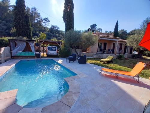 Provencal villa with pool, 1500m2 grounds