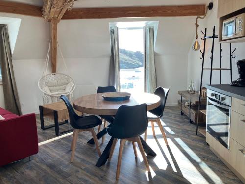 Appartement au coeur de Sauzon avec vue sur port, près de la plage, Wifi - FR-1-418-257