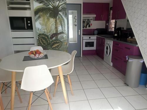 Photo de la galerie de l'établissement Villa T3 Mezzanine 4 Pers, Parking, BBQ, Proche Mer - FR-1-799-47, au Barcarès