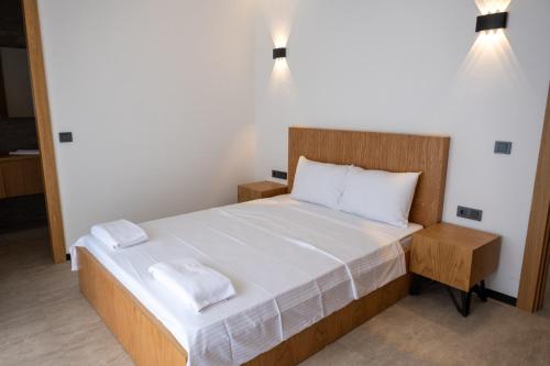a bedroom with a bed with two towels on it at Çeşme merkez 4 oda odalarbanyolu in Cesme