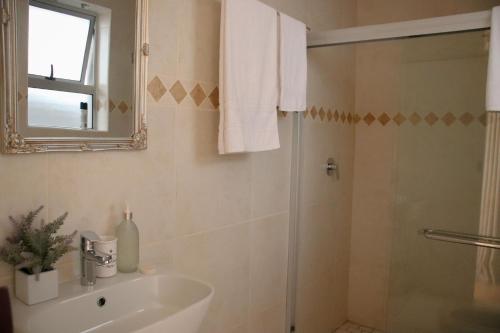 a bathroom with a shower and a sink at Tygerviews on Uys in Tygerberg Hills