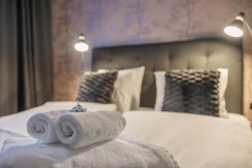 Ένα ή περισσότερα κρεβάτια σε δωμάτιο στο Arctic River City Suite