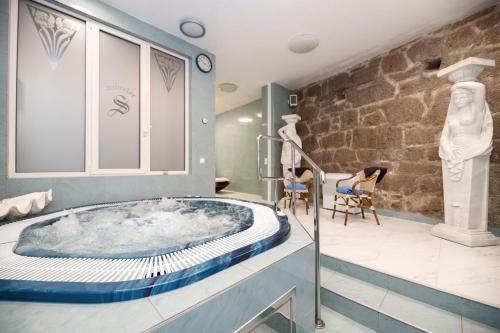 Un baño de Salvator Hotel