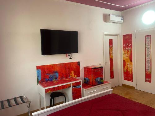 Televízia a/alebo spoločenská miestnosť v ubytovaní Rooms Of Love