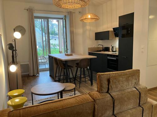 Appartement moderne avec terrasse près des plages - FR-1-418-258
