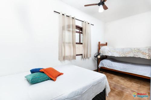 Ένα ή περισσότερα κρεβάτια σε δωμάτιο στο Casa Incrível com Piscina – Conforto e Lazer - KS01I