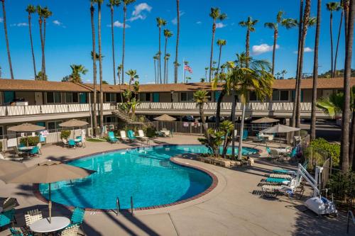 an overhead view of a resort swimming pool with palm trees at Kings Inn in San Diego