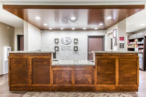 Lobby o reception area sa Comfort Suites West Omaha