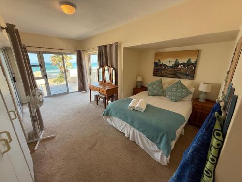 Ένα ή περισσότερα κρεβάτια σε δωμάτιο στο Seashells Condo