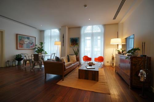Ruang duduk di Casa Mallet by Wynwood House