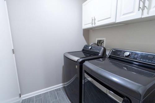 a washer and dryer in a small kitchen at 6S Hideout Houston in Cypress