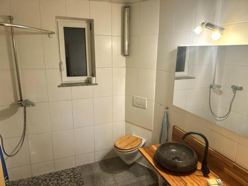 Ένα μπάνιο στο Bauernhof Guest room Jan Free WiFi