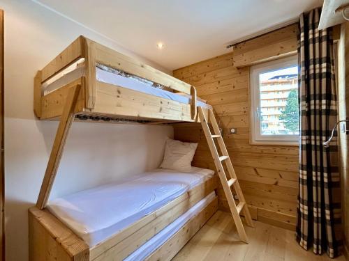 a bunk bed in a tiny house at Homency - Residence Signal C32 in L'Alpe-d'Huez