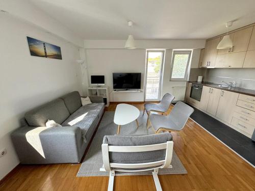 Η κουζίνα ή μικρή κουζίνα στο Lovely modern 1-bedroom with balcony