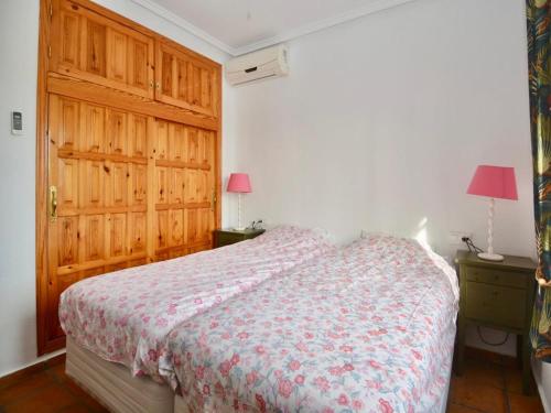 A bed or beds in a room at Belvilla by OYO Villa Boya