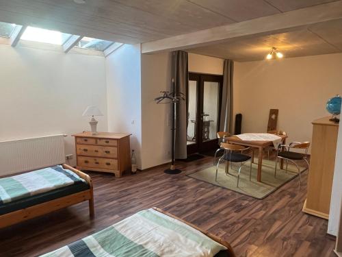 a bedroom with a bed and a table and chairs at Monteurwohnung-Ferienwohnung Aalen Westhausen in Westhausen
