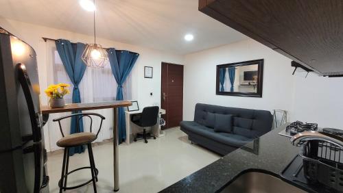 a living room with a couch and a table at ANDALIVING NIQUIA Apartaestudio in Bello