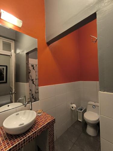 Ванная комната в Flying Dog Hostel