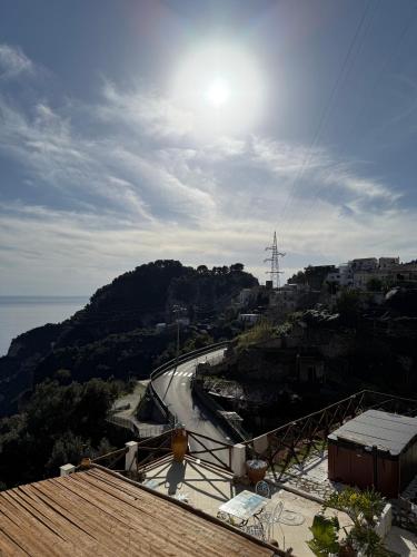 a view of a road with the sun in the sky at Voce del Mare Apartment in Pontone
