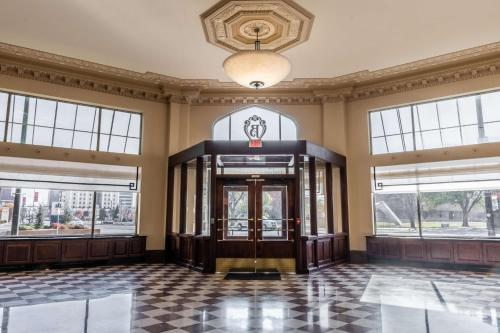 Drury Plaza Hotel Broadview Wichitaのロビーまたはフロント
