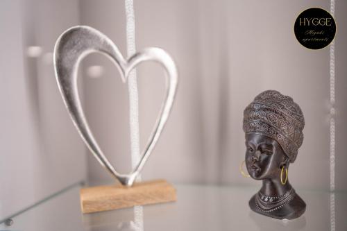 a statue of a head next to a heart at Miyaki Apartments - BJELASNICA in Bjelašnica