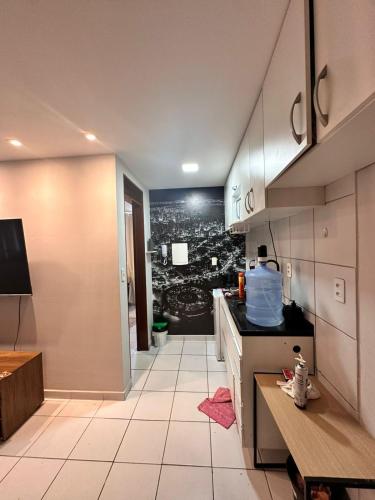 カベデロにあるFlat para até 4 pessoas ao lado Manaira shoppingの市街の景色を望むキッチン