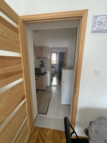 Кухня или мини-кухня в Zoya Apartman
