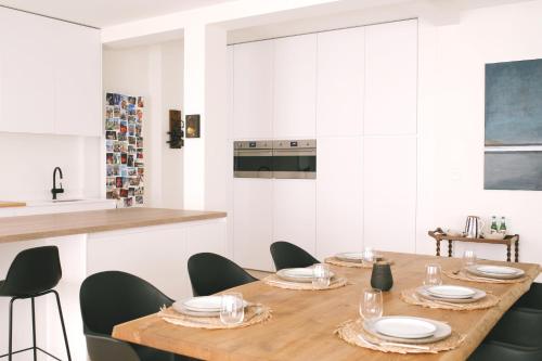 a dining room with a wooden table and chairs at Luxury 2 Bedroom - Antwerp City Centre in Antwerp