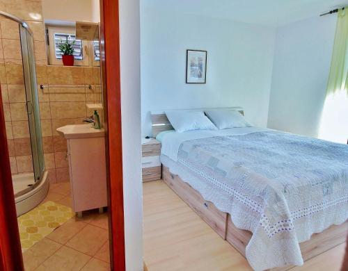Ένα μπάνιο στο Apartments Zdenka