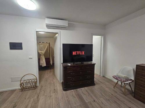 Μια τηλεόραση ή/και κέντρο ψυχαγωγίας στο Gloria House
