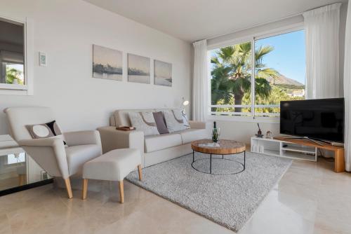Luxury Apartment with Free Alcazaba Lagoon Access