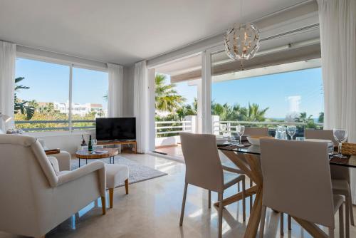 Luxury Apartment with Free Alcazaba Lagoon Access