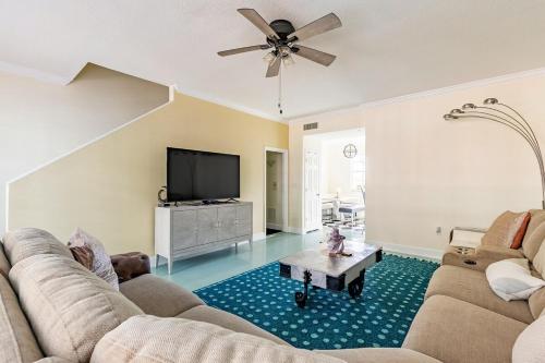 a living room with a couch and a flat screen tv at Spacious 3BR 3BA with King Bed & Amazing Pools near Intercoastal, Lantana Beach, FL in Lantana