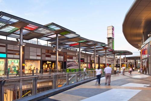 a rendering of a shopping mall with people walking in it at Feel Welcome Barcelona Smart flat in Cornellà de Llobregat