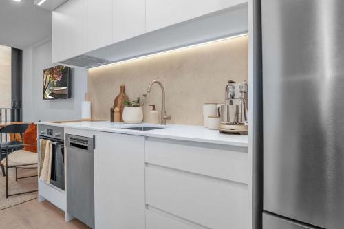 O bucătărie sau chicinetă la The Courtenay Chic Retreat 1BR Apartment