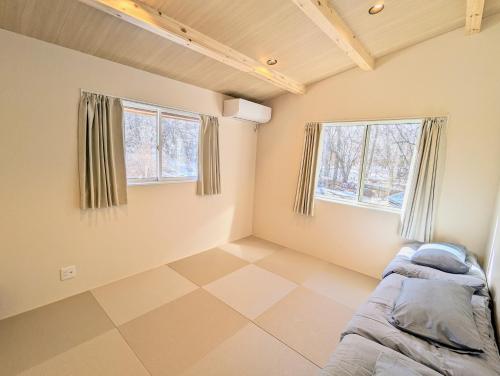 Postel nebo postele na pokoji v ubytování Asuka Resort 富士山中湖