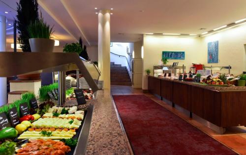 Comida en o cerca de este hotel