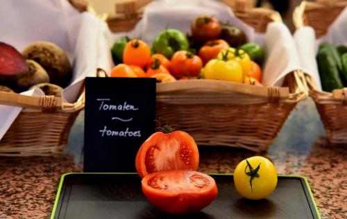 Comida en o cerca de este hotel