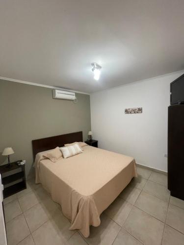 Una cama o camas en una habitación de Ayres de chajari