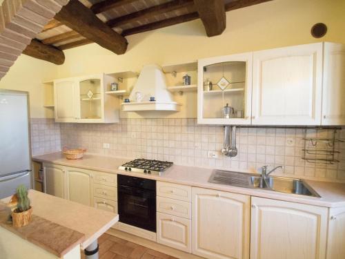 Dapur atau dapur kecil di Cottage in Tuscany with Private Pool & Wine