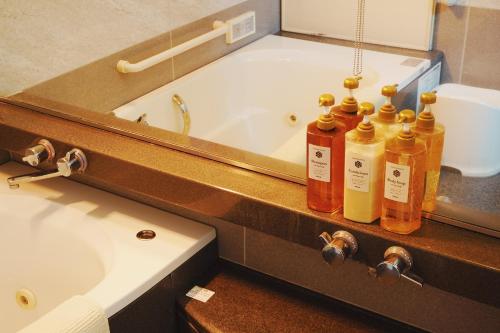 JIA Kaei Osaka 嘉奕 3-Story Modern Japanese-Style Luxury Holiday Villa Elevator Terrace 3 Bedrooms Sleeps Up to 11-12 Guests