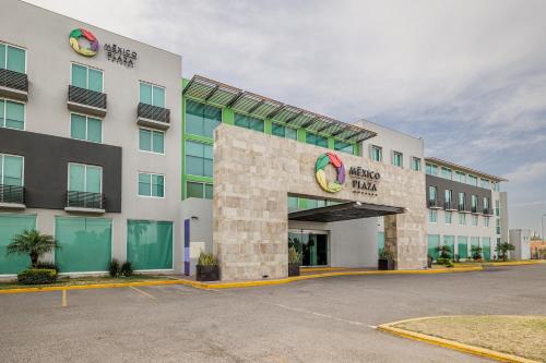 a rendering of a hotel with a parking lot at Hotel México Plaza Silao Aeropuerto in Silao