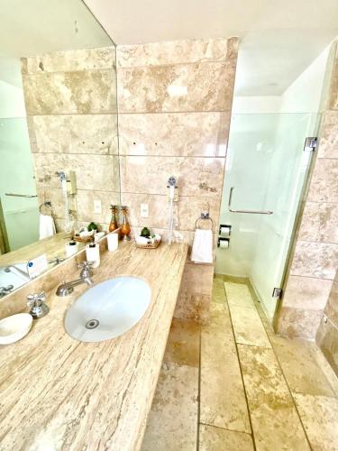 a bathroom with a sink and a shower at Condos Privados en Huatulco in Tangolunda
