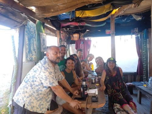 a group of people sitting at a table at Para un poquito relax in Barra de Valizas