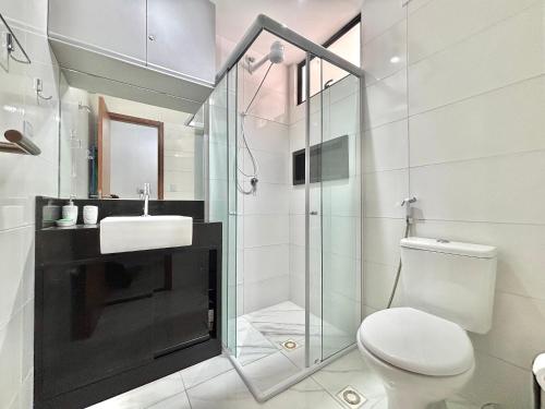 a bathroom with a toilet and a glass shower at Quelônia Residence in Nossa Senhora do Livramento