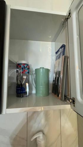 a cupboard with a green mug on top of it at Meu lar em Picos-PI in Picos