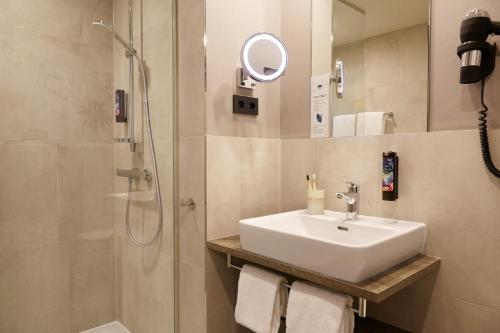 Koupelna v ubytování Holiday Inn - the niu, Hub Dusseldorf Messe by IHG