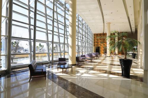 Ein Sitzbereich in der Unterkunft Aguascalientes Marriott Hotel