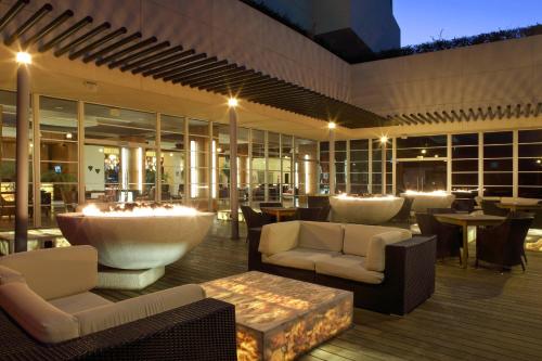 Ein Sitzbereich in der Unterkunft Aguascalientes Marriott Hotel