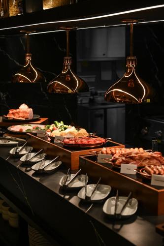 Makanan di atau berdekatan hotel
